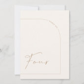 Moderne Boho Minimal Arch Table Vier Tischnummer (Vorderseite)