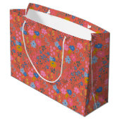 Moderne Boho rote florale Wildblumen Große Geschenktüte (Rückseite Schrägansicht)