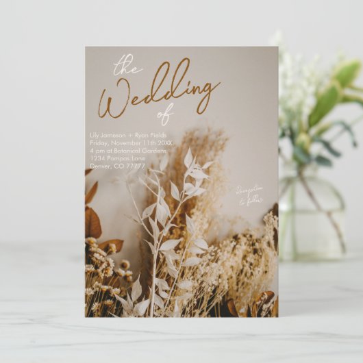 Moderne Boho Rustikal getrocknete Blume Einladung (Stehend Vorderseite)