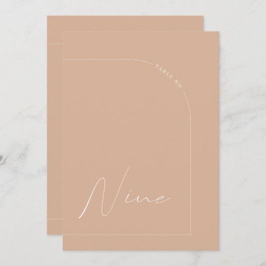 Moderne Boho Tan Arch Table Nine Tischnummer (Vorne/Hinten)