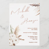 Moderne Boho White Floral Script Hochzeitsschrift Folieneinladung (Vorderseite)