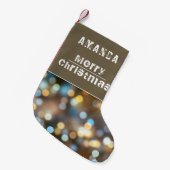 Moderne Bokeh-Lampen und Schriftart Kleiner Weihnachtsstrumpf (Vorderansicht (hängend))