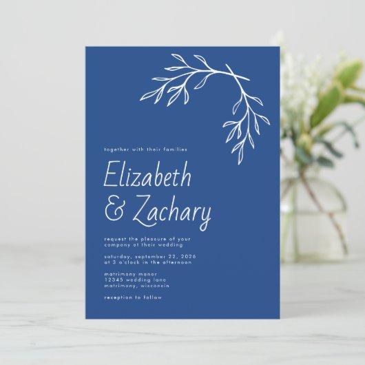 Moderne botanische Hochzeit des Blauen Indizes Einladung (Stehend Vorderseite)