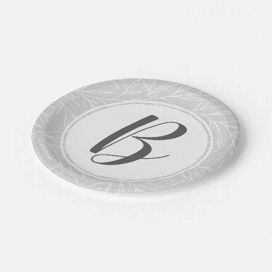 Moderne Botanische Leaf-Silber-Monogramm-Hochzeit Pappteller (Schrägansicht)