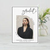 Moderne Bow Script Foto Graduation Party Einladung (Stehend Vorderseite)