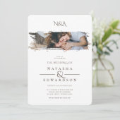 Moderne Braun- und Weißstreuer Foto Hochzeit Einladung (Stehend Vorderseite)