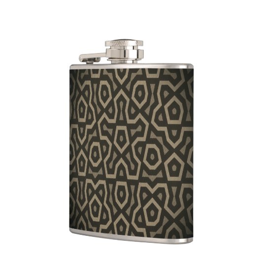 Moderne braune geometrische Muster-Vinyl-Flasche Flachmann (Links)