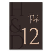 Moderne Braune Monogramm-Minimalistische Hochzeit Tischnummer (Vorderseite)