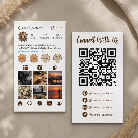 Moderne braune soziale Medien Foto Grid QR-Code Visitenkarte