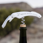 Moderne Brautparty Gastgeschenk Hochzeit Mann der  Kellnermesser<br><div class="desc">Vielen Dank an deinen Mann der Ehre mit diesem personalisierten Korkenzieher. Sie können ihren Anfang und das Datum Ihrer Hochzeit hinzufügen. Ein wirklich nützliches Dankeschön für jede Ihrer Weinflaschen,  die Brautparty-Mitglieder öffnen. Für wen würdest du einen machen?</div>