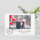 Moderne Briefmarke Hochzeit Foto Save the Date (Stehend Vorderseite)