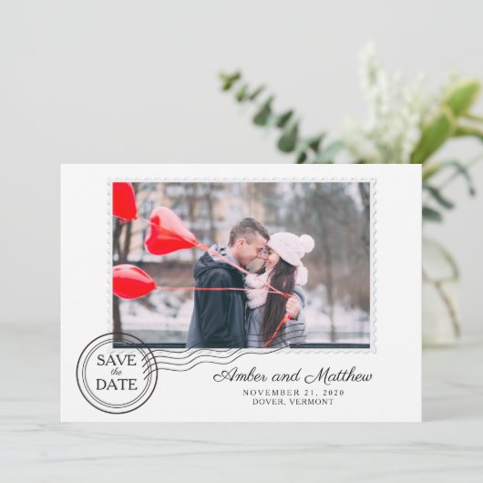 Moderne Briefmarke Hochzeit Foto Save the Date (Stehend Vorderseite)