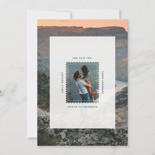 Moderne Briefmarke Sie Hat Ja Engagement-Einladung Einladung (Vorderseite)