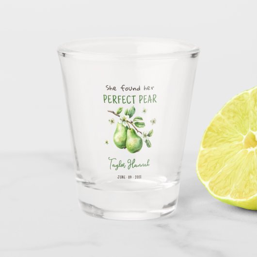 Moderne Brunch Greenery Perfect Pear Brautparty Schnapsglas (Vorderseite)