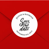 Moderne Brush Lettered Wedding Save the Date Runder Aufkleber