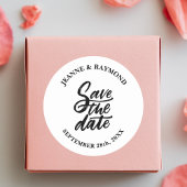 Moderne Brush Lettered Wedding Save the Date Runder Aufkleber