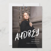 Moderne Brush Script Foto Abitur Ankündigung (Vorderseite)