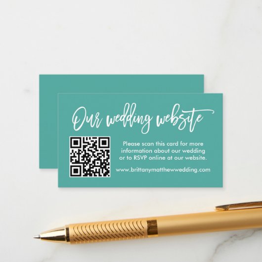 Moderne Brush Script Wedding Website QR Aquamarin Begleitkarte (Vorderseite/Rückseite Beispiel)