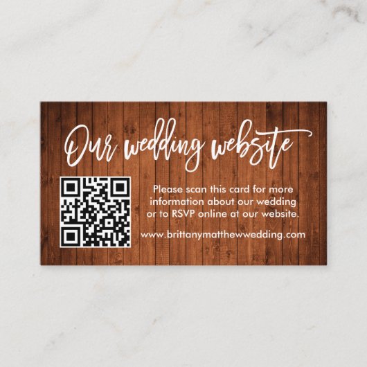 Moderne Brush Script Wood Wedding Website QR Begleitkarte (Vorderseite)
