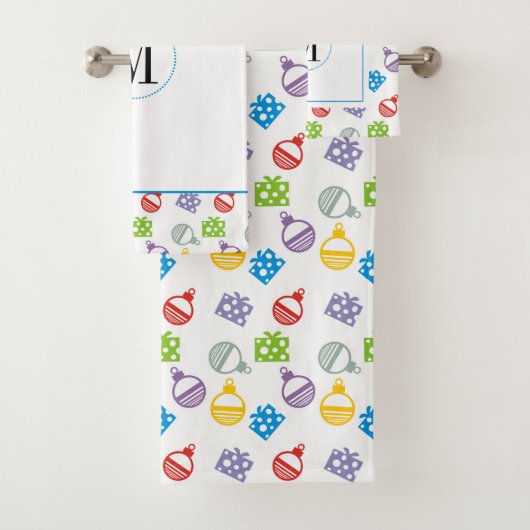 Moderne bunte Weihnachtsbällchen & Geschenke Monog Badhandtuch Set (Insitu)