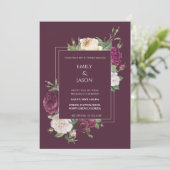 Moderne Burgudy und White Peonies Einladung (Stehend Vorderseite)