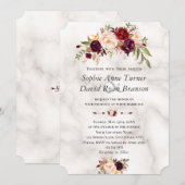 Moderne Burgund Blush Blume Marmorhochzeit Einladung (Vorne/Hinten)
