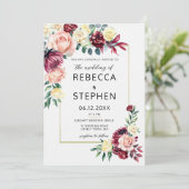 Moderne Burgund Blush-Rose Blumenzwiebelhochzeit Einladung (Stehend Vorderseite)