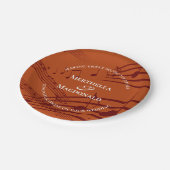 Moderne Burgund-Orange-Musiknoten Hochzeit Pappteller (Schrägansicht)