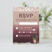 Moderne Burgund Rose Gold Lantern Wedding RSVP (Stehend Vorderseite)