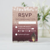 Moderne Burgund Rose Gold Lantern Wedding RSVP Karte (Stehend Vorderseite)
