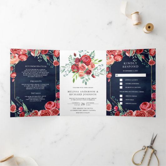 Moderne Burgund-Rote Rosen Blornavy Blue Wedding Dreifach Gefaltete Einladung (Innenseite)