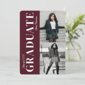 Moderne Burgunder Foto Graduierungspartei Einladung (Stehend Vorderseite)