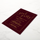 Moderne Burgundy Gold Graduation Party Folieneinladung (Gedreht)