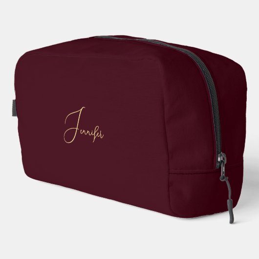 Moderne Burgundy Gold Monogram Gym Travel Kosmetis Waschbeutel (Rechte Ecke)
