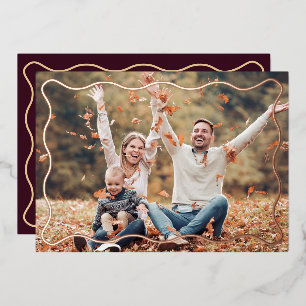 Moderne Burgundy Wavy Frame Erntedank Foto Card Folien Feiertagskarte