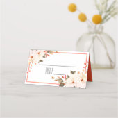 Moderne Burnt Orange Floral Wedding Platzkarte (Vorderseite)