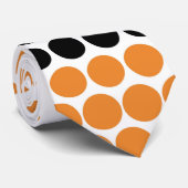 Moderne Cadmium Orange und Black Polka Dot Krawatte (Gerollt)