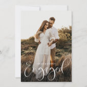 Moderne Calligraphy Script Foto Engagement Party Einladung (Vorderseite)