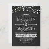 Moderne Chalkboard String Lights Hochzeitseinladun Einladung (Vorderseite)