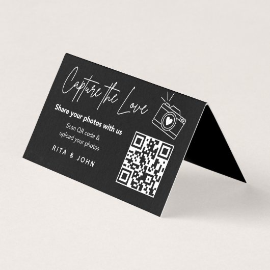 Moderne Chic-Capture-The-Love-QR-Code-Karte gefalt (Vorderseite)