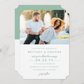 Moderne Chic Sage Green und White Foto Hochzeit Einladung (Vorne/Hinten)