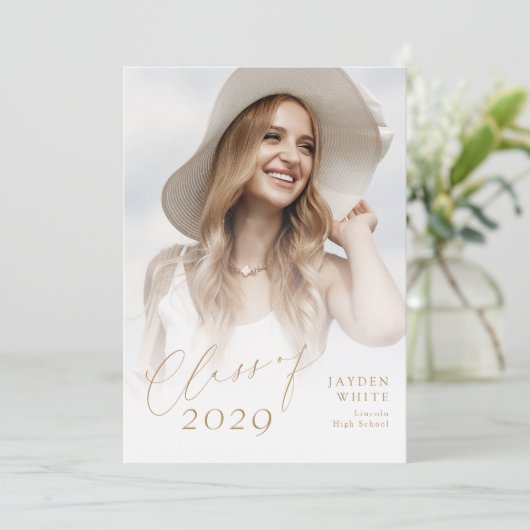 Moderne Chic Script-Klasse des 2025 Foto-Abschluss Einladung (Stehend Vorderseite)