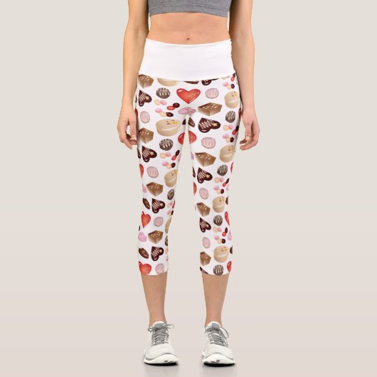 Moderne Chocolate Candy Heart Pattern Capri Leggings (Vorderseite)