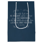 Moderne Christliche Bibelverse Typografie Mittlere Geschenktüte (Rückseite)