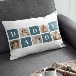 Moderne Collage Fathers Foto & Green Daddy Geschen Lendenkissen<br><div class="desc">Ein modernes Collage Vthers Foto ist ein personalisiertes Geschenk, das mehrere Fotos einer Vater- oder Vaterfigur kreativ und stilvoll kombiniert. Es beinhaltet die Auswahl mehrerer bedeutender Bilder und deren Anordnung in einem Collage-Format, oft mit überlappenden oder rasterähnlichen Designs. Die Fotos können verschiedene Momente oder Erinnerungen, wie Familienferien, besondere Anlässe oder...</div>