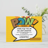 Moderne Comic-Hochzeit für Typografie Einladung (Stehend Vorderseite)