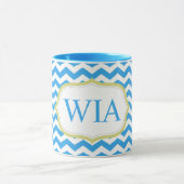 moderne cool-blaue Zickzack Streifen Monogramm-Ini Tasse (Zentrum)