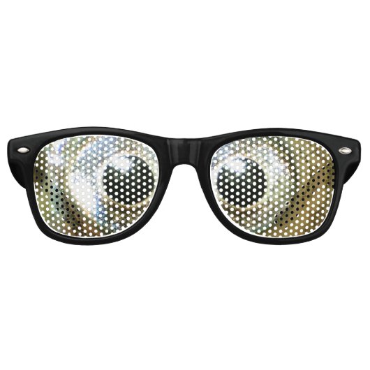moderne coole Nerdwahnsinnig überquerte mit Augen  Sonnenbrille (Vorderseite)