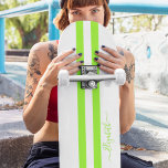 Moderne, Coole, weiße Streifen Mit Monogramm Skateboard<br><div class="desc">Erstellen Sie Ihre eigenen, personalisierten, modernen, coolen, stilvollen, hellgrünen und weißen Rennstreifen, elegante Typografie-Skripte, beste Qualität harten Rock-Ahorn-Wettkampfdeck. Zum Anpassen geben Sie einfach Ihren Namen / Monogramm / Initialen ein. Während Sie hinzufügen / Design, werden Sie in der Lage sein, eine Vorschau auf Ihre Erstellung zu sehen, während der gesamten....</div>