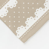 Moderne Creme und weißer Polka-Dot-Muster Fleecedecke (Ecke)
